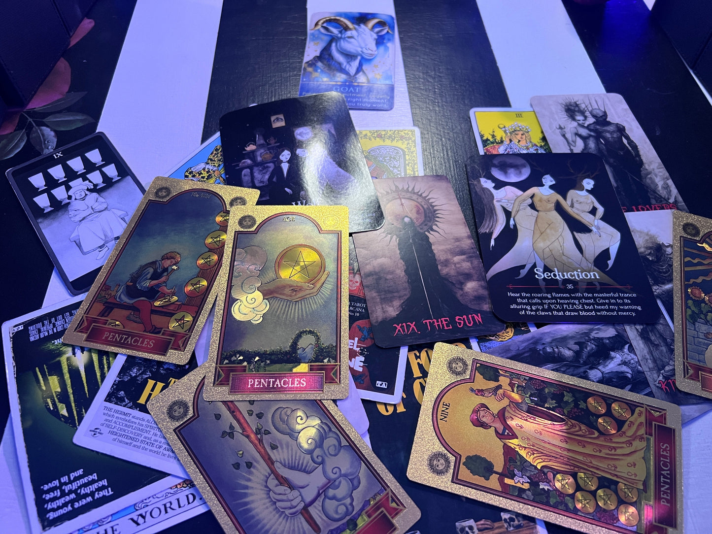 Spread of tarot cards featuring pentacles, the Sun, and other symbolic illustrations for a 45-minute private tarot reading session.
